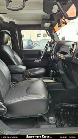 jeep-wrangler-unlimited-bensin-2016-big-14