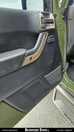 jeep-wrangler-unlimited-bensin-2016-big-16