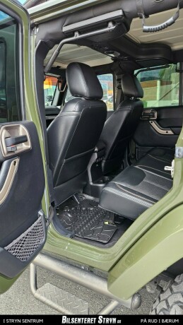 jeep-wrangler-unlimited-bensin-2016-big-19