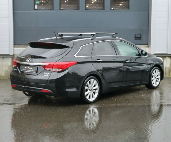 hyundai-i40-diesel-2012-big-1