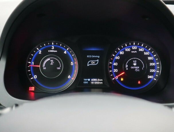 hyundai-i40-diesel-2012-big-19