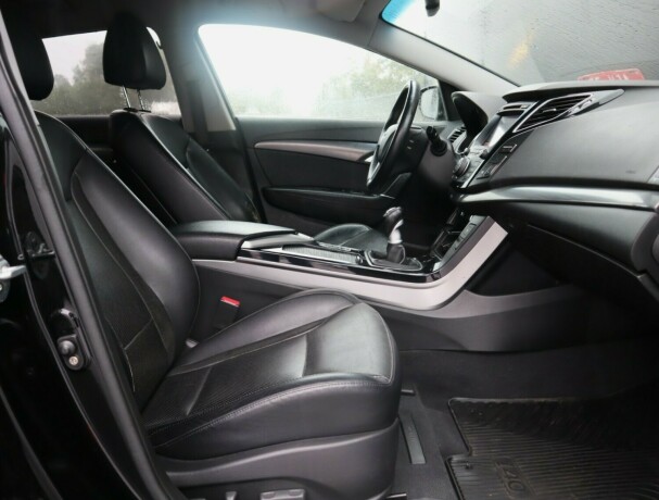 hyundai-i40-diesel-2012-big-6