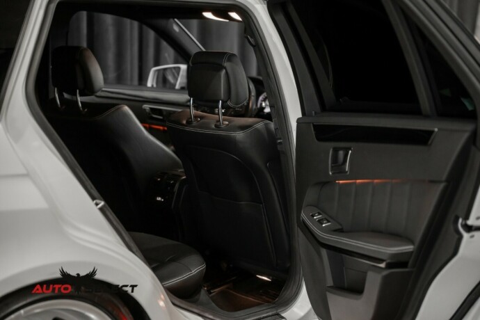 mercedes-benz-e55-bensin-2011-big-18