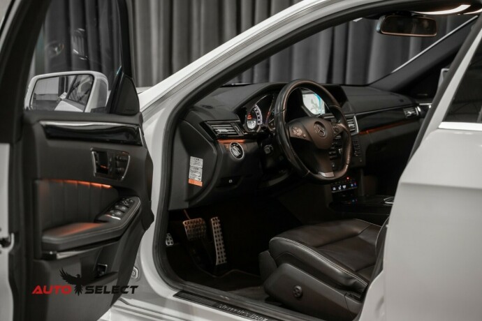 mercedes-benz-e55-bensin-2011-big-27
