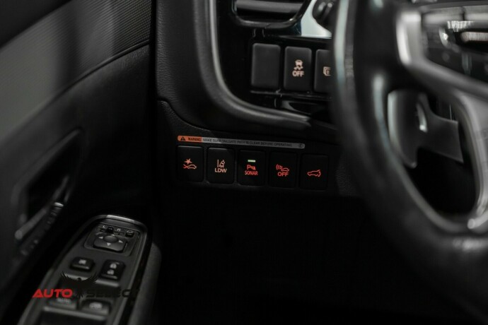 mitsubishi-outlander-elektrisitetbensin-2017-big-28