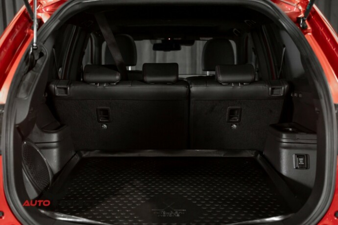 mitsubishi-outlander-elektrisitetbensin-2017-big-9