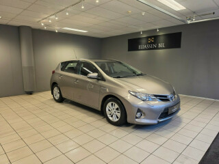 Toyota | Auris | Elektrisitet+bensin | 2013