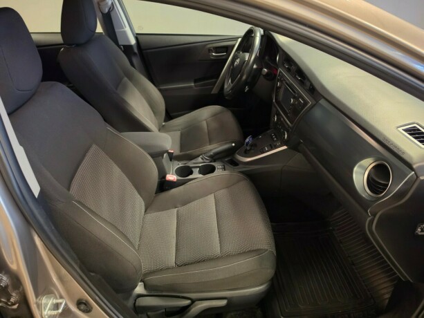 toyota-auris-elektrisitetbensin-2013-big-13