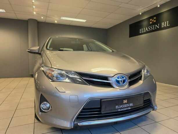 toyota-auris-elektrisitetbensin-2013-big-8