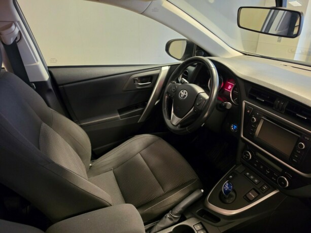 toyota-auris-elektrisitetbensin-2013-big-12