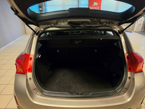 toyota-auris-elektrisitetbensin-2013-big-15