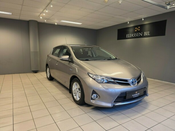 toyota-auris-elektrisitetbensin-2013-big-9