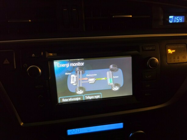 toyota-auris-elektrisitetbensin-2013-big-24