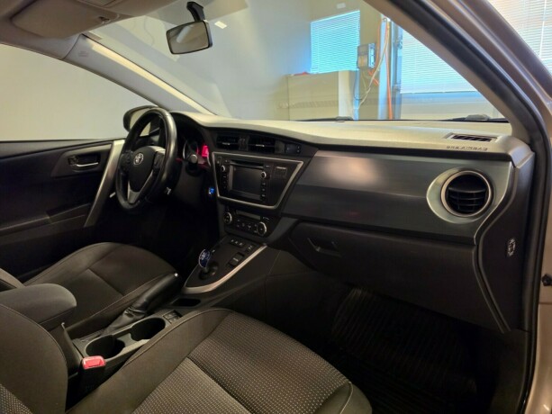 toyota-auris-elektrisitetbensin-2013-big-11