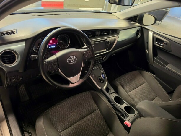 toyota-auris-elektrisitetbensin-2013-big-17