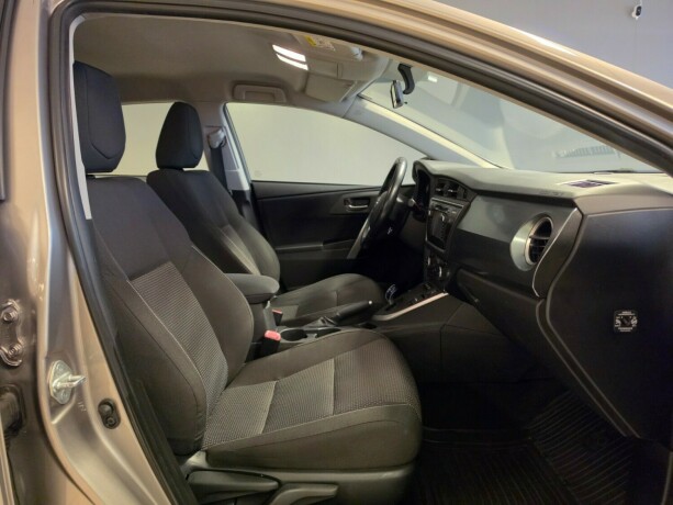 toyota-auris-elektrisitetbensin-2013-big-10
