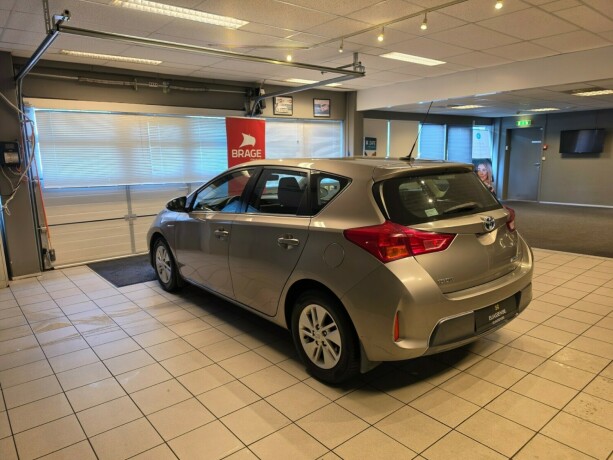 toyota-auris-elektrisitetbensin-2013-big-6