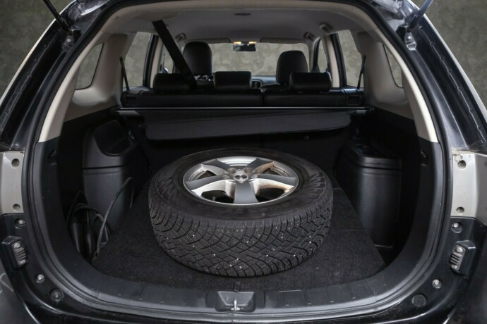 mitsubishi-outlander-plug-in-petrol-2015-big-28