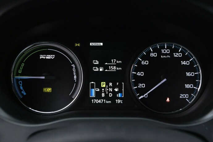 mitsubishi-outlander-plug-in-petrol-2015-big-14