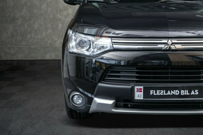 mitsubishi-outlander-plug-in-petrol-2015-big-6