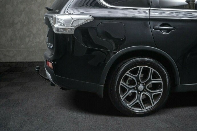 mitsubishi-outlander-plug-in-petrol-2015-big-9