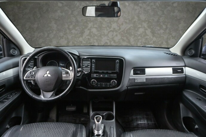 mitsubishi-outlander-plug-in-petrol-2015-big-24