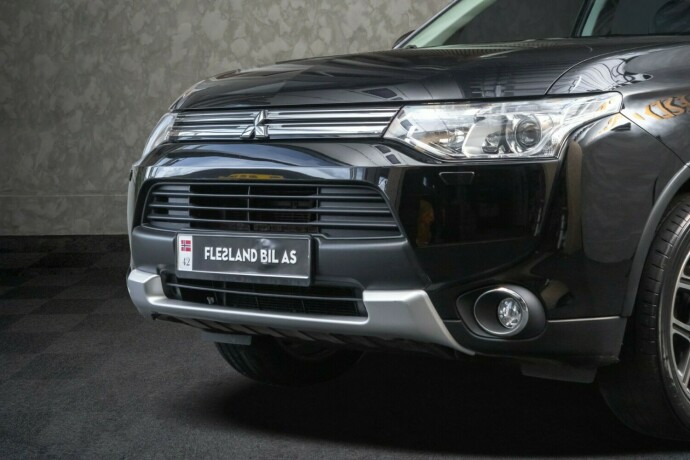 mitsubishi-outlander-plug-in-petrol-2015-big-3