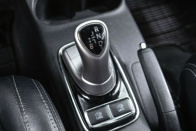 mitsubishi-outlander-plug-in-petrol-2015-big-19