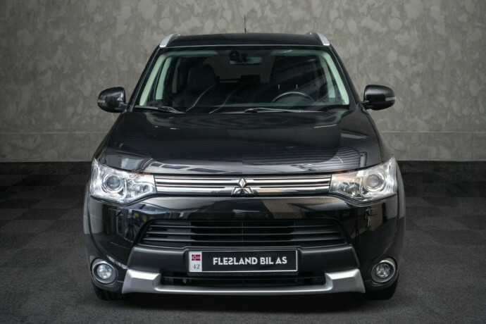mitsubishi-outlander-plug-in-petrol-2015-big-5