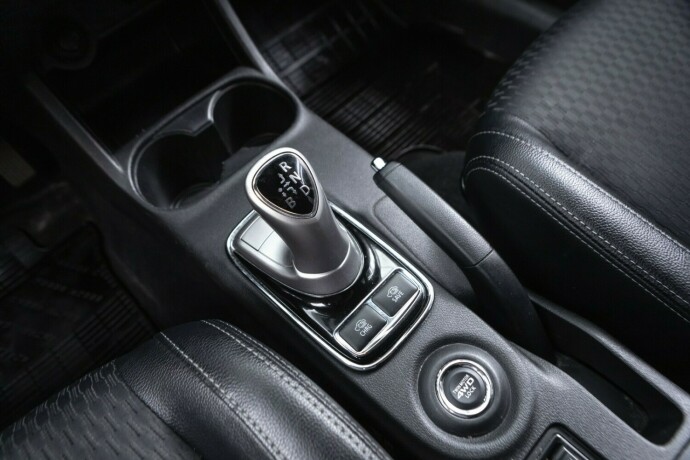 mitsubishi-outlander-plug-in-petrol-2015-big-18