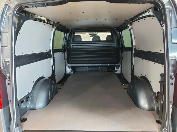 mercedes-benz-vito-diesel-2023-big-27