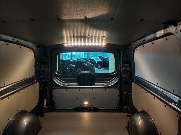 mercedes-benz-vito-diesel-2023-big-25