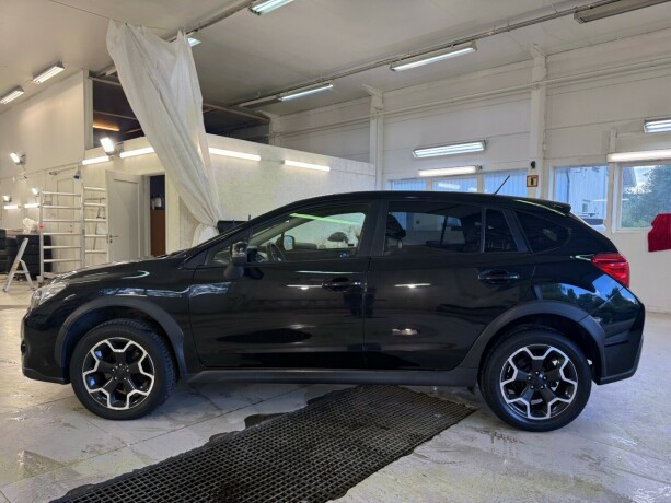 subaru-xv-bensin-2013-big-2