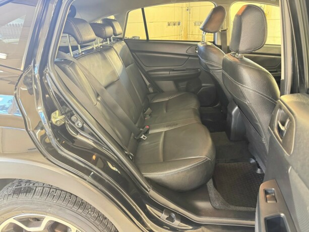 subaru-xv-bensin-2013-big-13