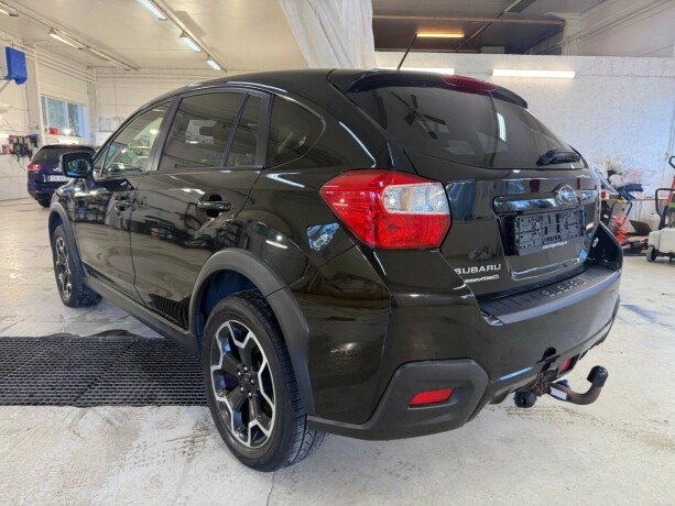 subaru-xv-bensin-2013-big-4
