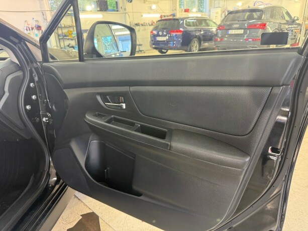 subaru-xv-bensin-2013-big-10