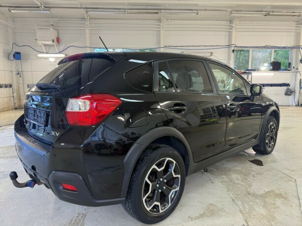 subaru-xv-bensin-2013-big-6