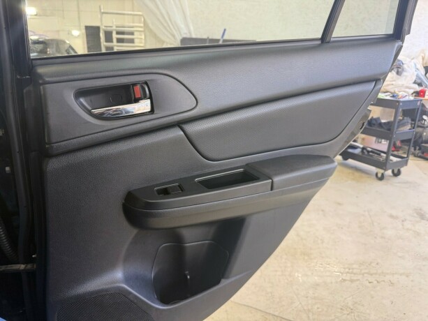 subaru-xv-bensin-2013-big-12