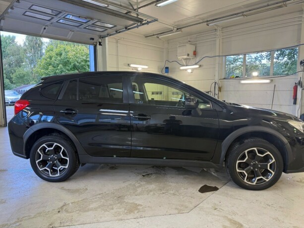 subaru-xv-bensin-2013-big-7