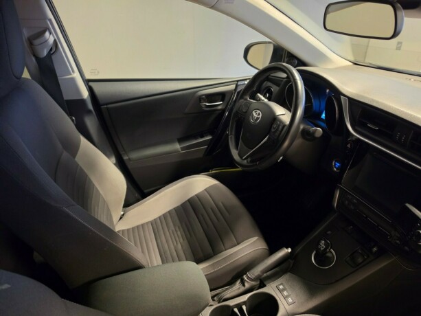 toyota-auris-elektrisitetbensin-2016-big-12