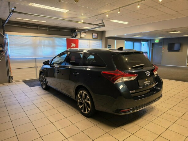 toyota-auris-elektrisitetbensin-2016-big-6