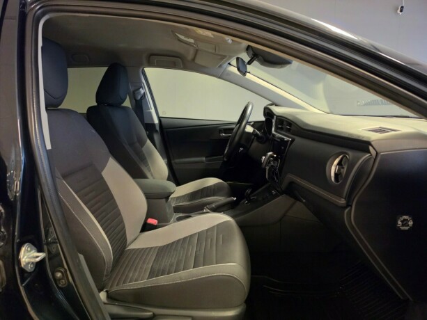 toyota-auris-elektrisitetbensin-2016-big-10
