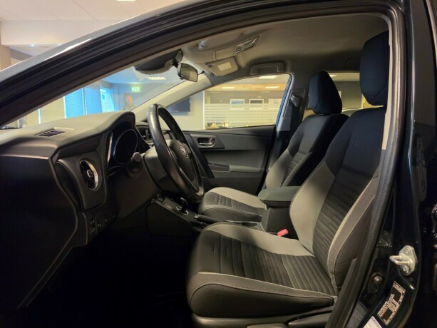 toyota-auris-elektrisitetbensin-2016-big-16