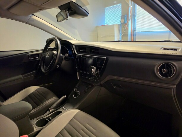 toyota-auris-elektrisitetbensin-2016-big-11