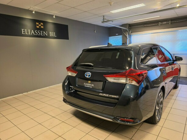 toyota-auris-elektrisitetbensin-2016-big-5