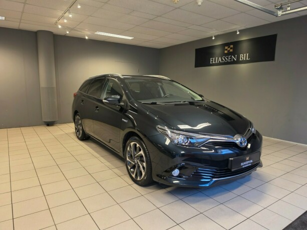 toyota-auris-elektrisitetbensin-2016-big-9