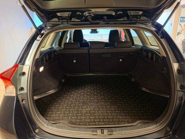 toyota-auris-elektrisitetbensin-2016-big-15