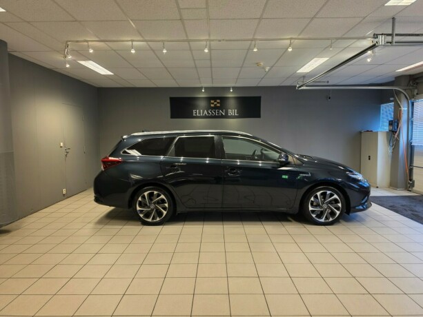 toyota-auris-elektrisitetbensin-2016-big-3