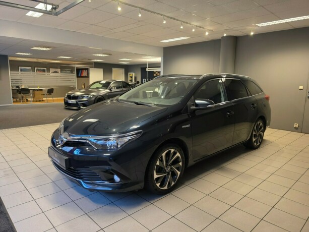 toyota-auris-elektrisitetbensin-2016-big-7