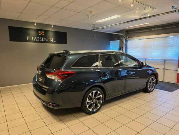 toyota-auris-elektrisitetbensin-2016-big-4
